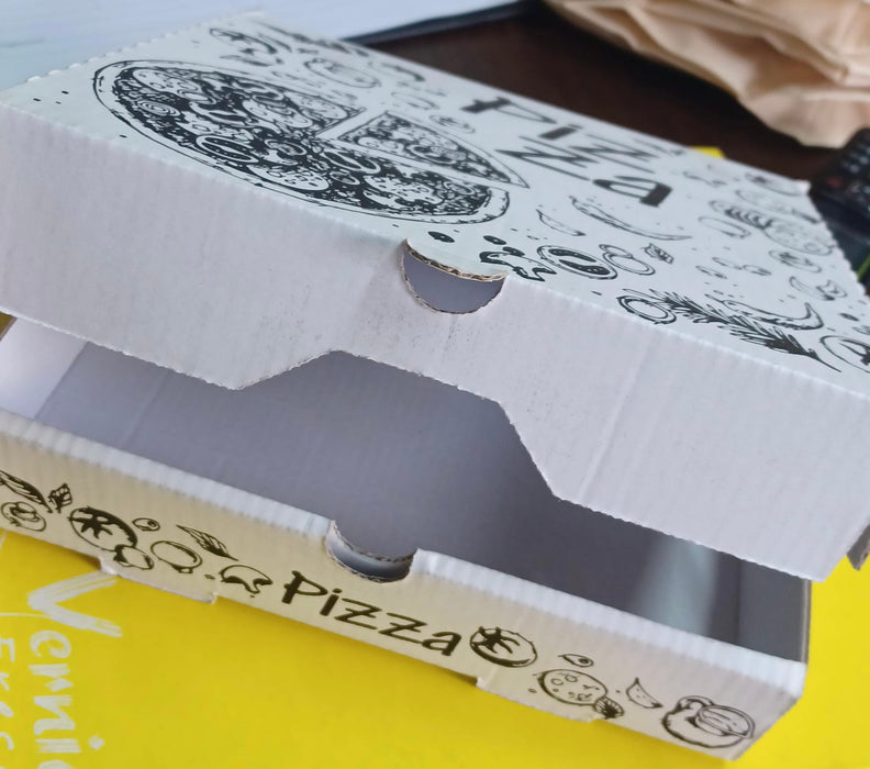 White pizza boxes with Italian closure measuring 24×24x3cm